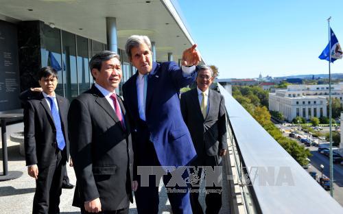 Đồng chí Đinh Thế Huynh hội đàm với Ngoại trưởng Hoa Kỳ John Kerry ảnh 1